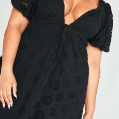 Plus Robe Droite Noire En Broderie Anglaise à Manches Bouffantes -Jolie Vêtue Soldes Magasin c09d8045295052a17856ed528f11b9bdb028cce1 cnd4862 4