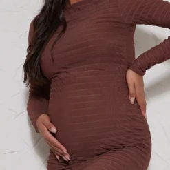 Maternité Robe De Grossesse Mi-longue Froncée Chocolat à Manches Longues -Jolie Vêtue Soldes Magasin c09e37a6439d3f7599706d5e775ecb4357df3a76 cnd0102 4