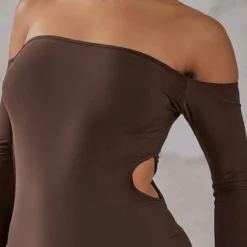 Robe Très Moulante Chocolat à Col Bardot Et Découpes Sur Les Côtés -Jolie Vêtue Soldes Magasin c5692ad9627dbae69293cc71f7c317f2befd7822 cnc2999 4