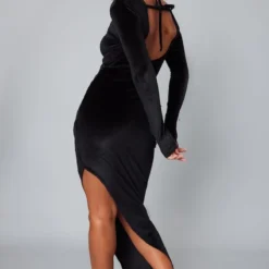 Robe Longue En Velours Noire Drapée Fendue à Dos Rond