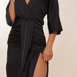 Robe Longue Satinée Noire Fendue à Décolleté Plongeant Et Manches Chauve-souris -Jolie Vêtue Soldes Magasin ca5ae18e7834544c0701c4d3d664176b784d1986 cnc9996 4
