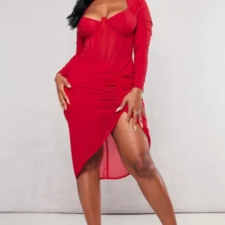 Shape Robe Corset Mi-longue Rouge à Manches Longues Et Jupe Froncée