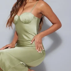 Robe Mi-longue Satinée Vert Sauge à Bonnets Froncés Et Bretelles -Jolie Vêtue Soldes Magasin cf6c002d669be29f1a421c51030dc6734d051c81 cmw8349 5