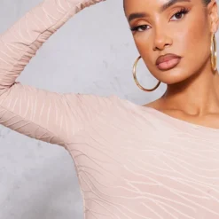 Robe Moulante Texturée Rose Profond à Trous Pour Les Pouces Et Dos Nu -Jolie Vêtue Soldes Magasin d01ac01a993d9e8052cb8941e9756a3edbc6217b cnc2957 4