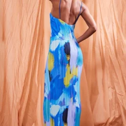 Logic Robe Longue Bleue Imprimé Abstrait Plissée à Bretelles Et Dos échancré -Jolie Vêtue Soldes Magasin d0d1c401c81c4ca913e92a5cb82e66a1ba27e480 cne3457 1