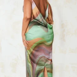 Plus Robe Longue Satinée Multicolore Imprimé Abstrait Effet Marbré à Col Bénitier Et Bretelles -Jolie Vêtue Soldes Magasin d1e07e883db31ceda8680223a6523b626900b1c9 cmz9577 3