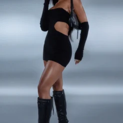 Robe Bustier Noire En Maille à Découpes Avec Col Et Manches -Jolie Vêtue Soldes Magasin d4a3f2237bf8c82a439bbaecdcb839a2e8678f6a cnb3741 3