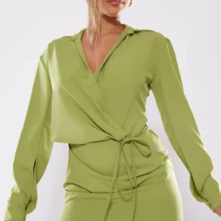 Robe Chemise Satinée Vert Olive Nouée à La Taille -Jolie Vêtue Soldes Magasin d783d00df3b497716ae3a55978d6dd994f522f6d cnb9425 4