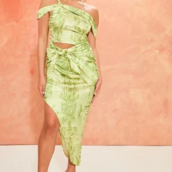 Robe Mi-longue Satinée Imprimé Renaissance Vert Citron à épaule Unique -Jolie Vêtue Soldes Magasin d98576e294b0b2267655c2dce0f4a3194886903f cne7733 3