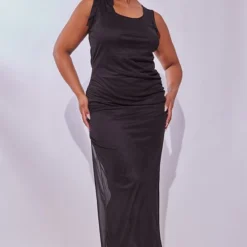 Plus Robe Longue Noire à Fleur Sur La Bretelle