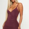 Shape - Robe Moulante Bordeaux à Côté Froncé Et Fines Bretelles