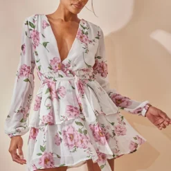 Robe Patineuse Blanche à Imprimé Floral En Mousseline De Soie Avec Décolleté Plongeant -Jolie Vêtue Soldes Magasin df1881f19d72c964972fe560f68bc5060f0eebab clv2486 4