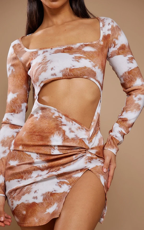 Petite Mini Robe Découpée Marron Clair à Imprimé Vache 6 Petite Mini Robe Découpée Marron Clair à Imprimé Vache – Image 4