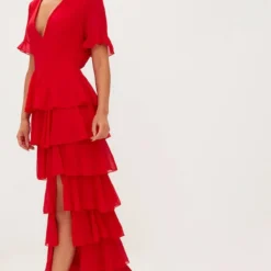 Robe Longue Rouge En Mousseline à Volants