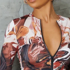 Robe Très Moulante Imprimé Abstrait Chocolat à Zip Et Fronces -Jolie Vêtue Soldes Magasin e31f9e2d147c53b99fb0149293ec90342ebb0c88 cmp8366 5