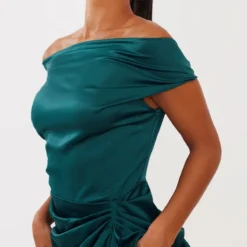 Robe Mi-longue Satinée Vert émeraude à épaules Dénudées Et Jupe Drapée -Jolie Vêtue Soldes Magasin e366908c1b0344468a11277b9ff9224469ea93ca cmv8119 5