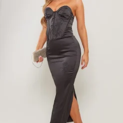 Robe Corset Mi-longue Noire Satinée à Fleurs Brodées -Jolie Vêtue Soldes Magasin e4b684cac810f5c7e71b878ac73a1021c4af8fc1 cnd7530 3