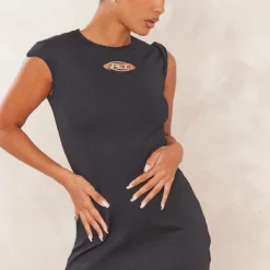 PRETTYLITTLETHING Robe Moulante Côtelée Noire à Empiècement