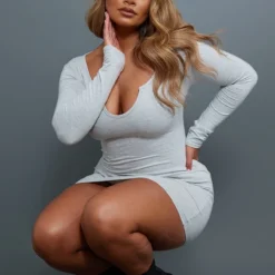 Logic Shape Robe Moulante Manches Longues En Coton Gris Cendré à Col Découpé -Jolie Vêtue Soldes Magasin e5b9cc5c6b2e1832ed9adf100dda3844fa17ec04 cnc8779 3