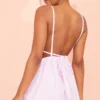 Robe Droite Rayée Rose à Buste Froncé Nouée Dans Le Dos