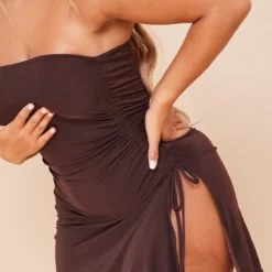 Logic Shape Robe Bustier Très Moulante Marron Chocolat à Côtés Froncés Et Ourlet Volanté -Jolie Vêtue Soldes Magasin e6139440d51128726cd537f5dbbb3aeea9cadf36 cnb2804 4