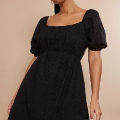 Robe Droite En Broderie Anglaise Noire à Manches Bouffantes