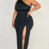 Plus Robe Longue Noire à épaule Unique Et Fente Latérale