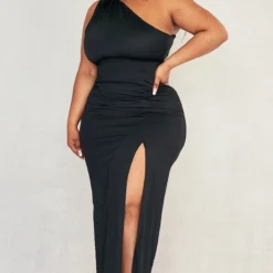 Plus Robe Longue Noire à épaule Unique Et Fente Latérale