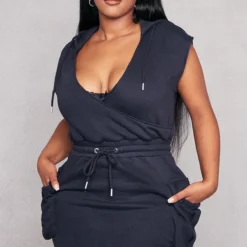 Shape Robe Pull Portefeuille Noire Décolletée Sans Manches à Poches Style Utilitaire