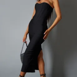 Robe Mi-longue Noire à Détail Corset Bandage