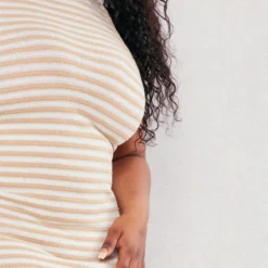 Plus Robe Mi-longue Texturée à Rayures Gris Pierre Et Dos Nageur -Jolie Vêtue Soldes Magasin ee1150b586b2357ca334f98b3919697ca8054da8 cnd4967 4