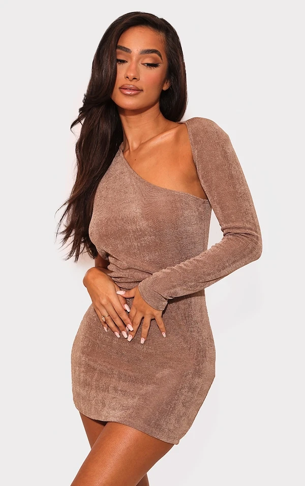 Petite Robe Asymétrique Très Moulante Café Au Lait En Acétate Découpé 5 Petite Robe Asymétrique Très Moulante Café Au Lait En Acétate Découpé – Image 3