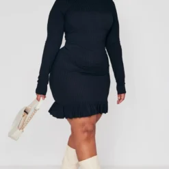 Plus Robe Moulante Côtelée Noire à Ourlet Volanté