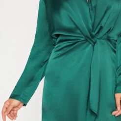 Plus - Robe Cache-coeur Vert émeraude Satinée à Manches Longues Torsadée -Jolie Vêtue Soldes Magasin f760529a7d658eded32241f0cb3d027b803ce6b2 cly4982 5