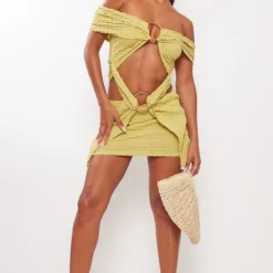 Robe Moulante Texturée Vert Olive à Détail Anneaux