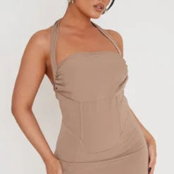 Robe Moulante Tissée Café Au Lait à Dos Nu Noué Et Armatures