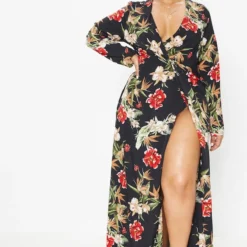 Plus - Longue Robe Noire à Imprimé Floral Torsadée Devant