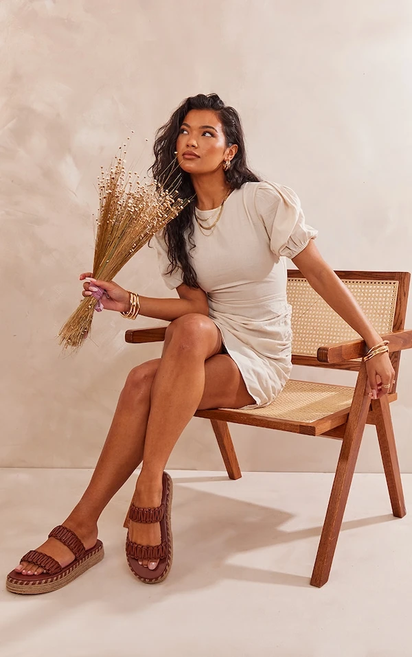 Robe Moulante Effet Lin Gris Pierre à Col Rond Et Jupe Froncée 5 Robe Moulante Effet Lin Gris Pierre à Col Rond Et Jupe Froncée – Image 3